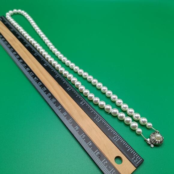 Vintage Sarah Coventry Faux Pearl Necklace, 24 Inches, 8mm Beads - Picture 9 of 13